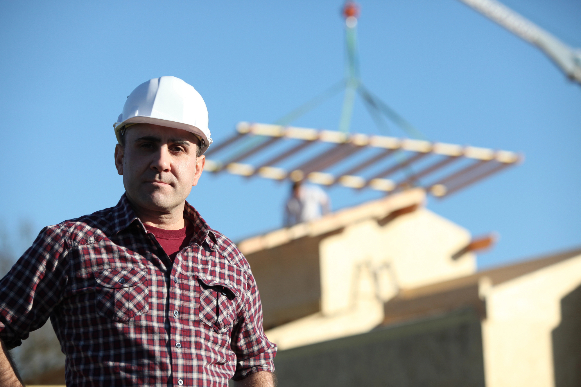 Kako deluje dvigalo za krovce pri lajšanju vsakodnevnega dela strokovnjaka na strehi